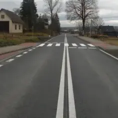 Różnice między drogą dwujezdniową a jednojezdniową: co oznaczają?