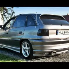 Astra F 3D: Fascynujące wizualizacje kultowego Opla