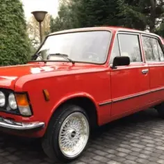 Czerwony Fiat 125p: Historia i Fakty o Kultowym Polskim Aucie