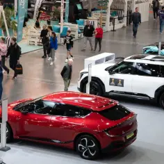  Premiery nowych modeli samochodów i aktualności z targów motoryzacyjnych 