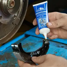 ATE vs Bosch: Hamulce idealne dla Ciebie? Porównanie eksperta.