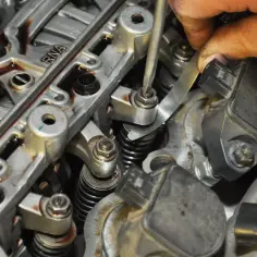 Silniki z hydrauliką zaworową: rewolucja w technologii silników