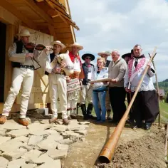 Bacując w górach: tradycja i życie pasterskie na hali góralskiej
