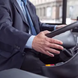 Czy kierowca autobusu może sprawdzać bilety? Poznaj fakty