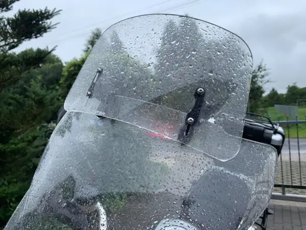 Jak prawidłowo ustawić deflektor motocyklowy i poprawić komfort jazdy